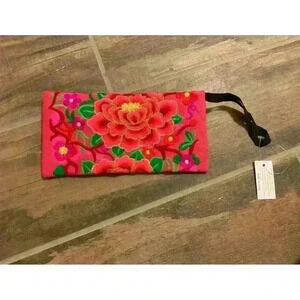 🆕 EMBROIDERED Wristlet